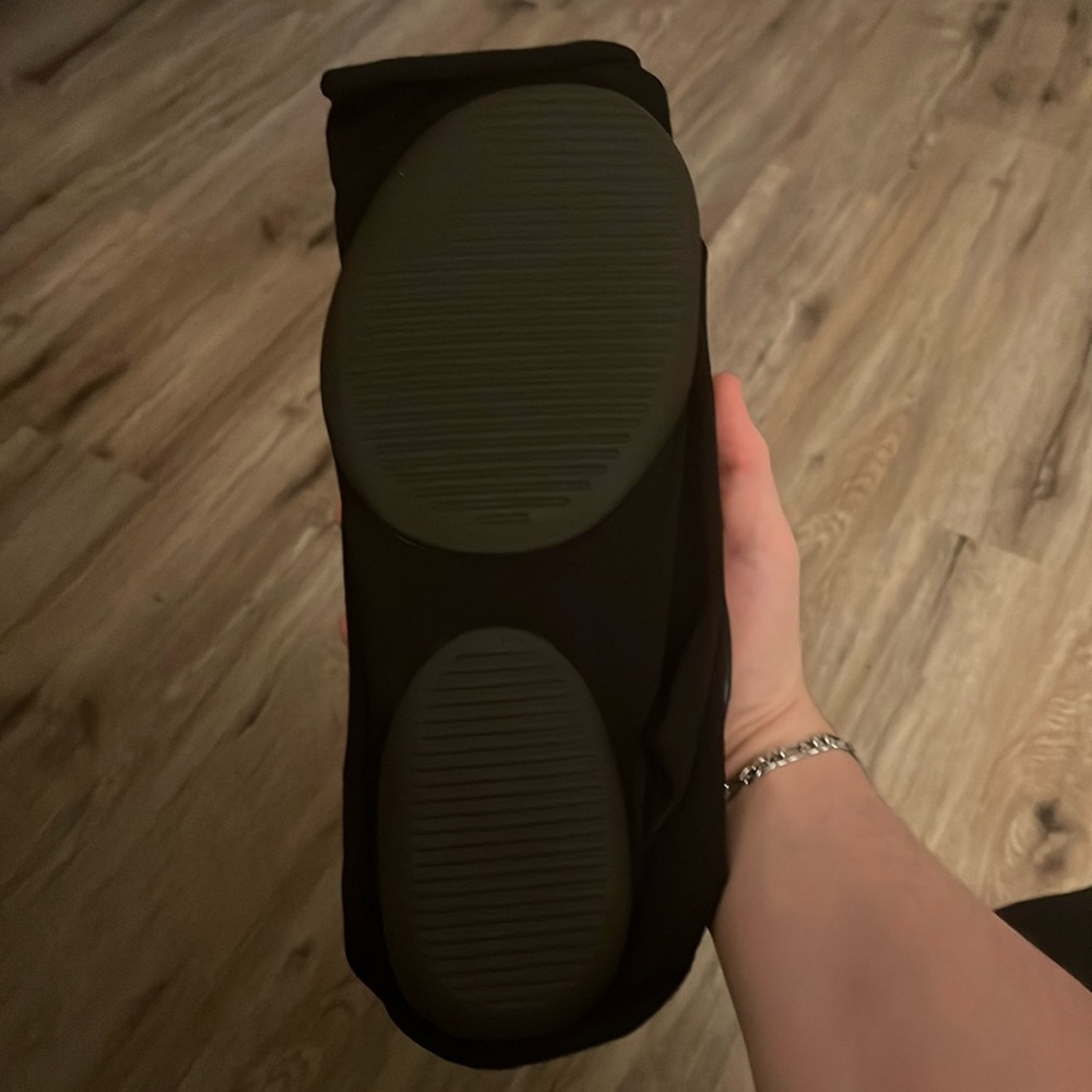 Yeezy pods size 3
